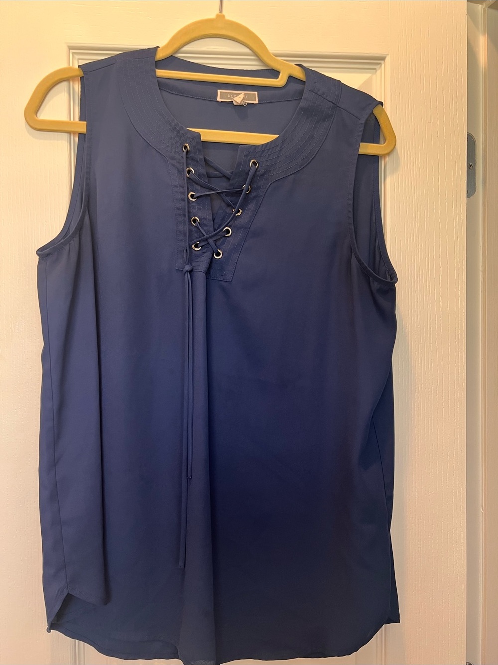 Pleione Navy Lace-Up Sleeveless Tank Top